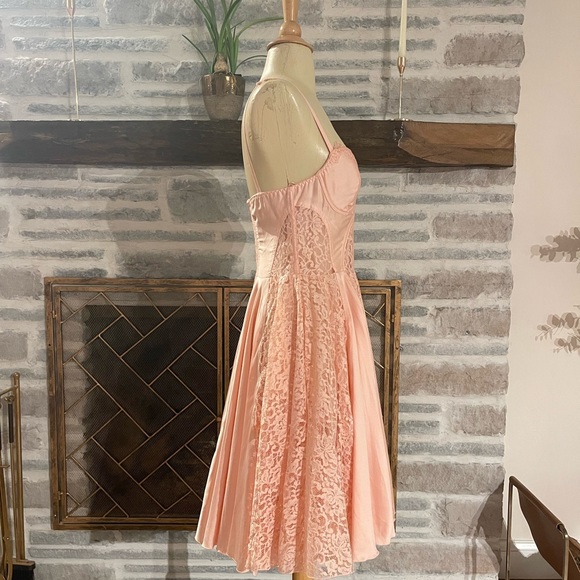 Silky and lace pink corset dress by Guess size 4 - Picture 4 of 5